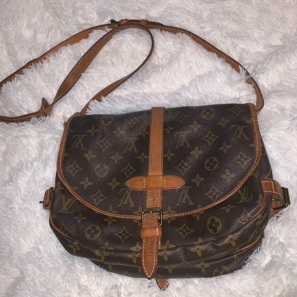 Authentic LV Saumur 30 Crossbody Purse